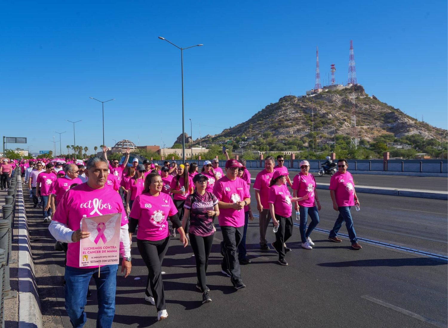 Caminan más de 2 mil sonorenses para promover la detección oportuna del cáncer de mama